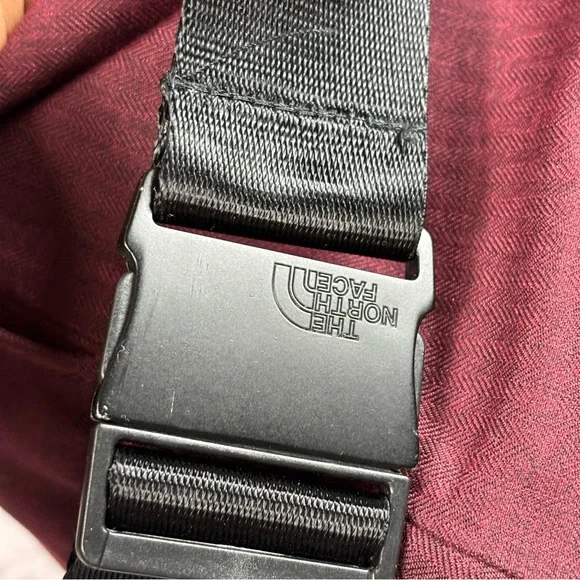 The North Face Winter Parka Faux Fur Hood Belted Jacket Fur Hood Maroon Women XS - Picture 9 of 9